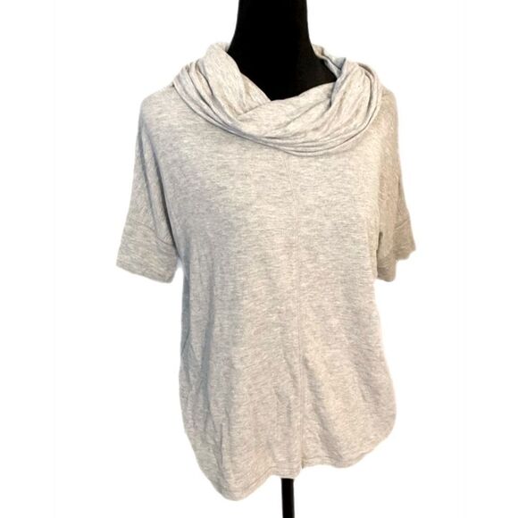 Women’s Sunday Gray short sleeve Crowl Neck top. Size medium - Picture 4 of 9